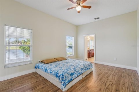 House in Orlando, Florida 5 bedrooms, 198.44 sq.m. № 2433577 - photo 9