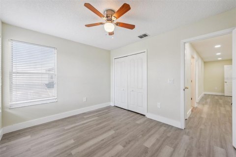 House in Orlando, Florida 5 bedrooms, 198.44 sq.m. № 2433577 - photo 12