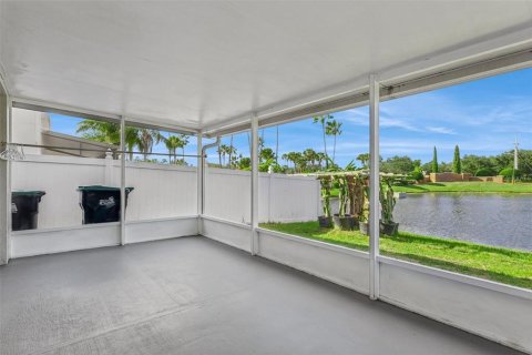 House in Orlando, Florida 5 bedrooms, 198.44 sq.m. № 2433577 - photo 16