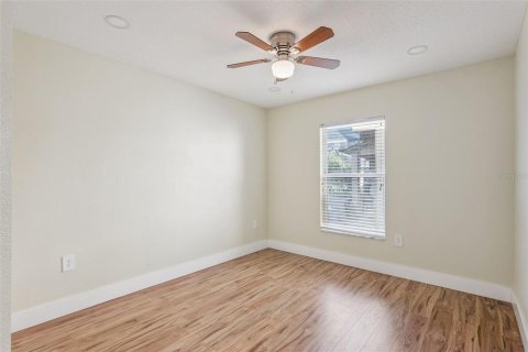House in Orlando, Florida 5 bedrooms, 198.44 sq.m. № 2433577 - photo 11
