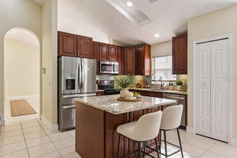 House in Orlando, Florida 5 bedrooms, 198.44 sq.m. № 2433577 - photo 3