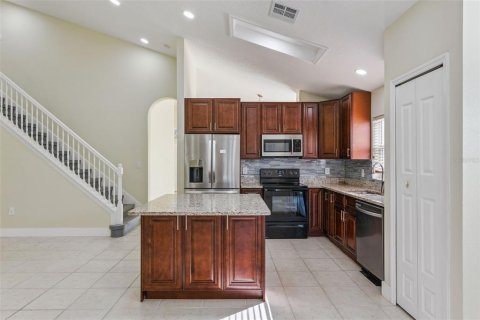 House in Orlando, Florida 5 bedrooms, 198.44 sq.m. № 2433577 - photo 7