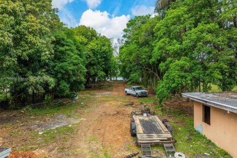 House in Miami, Florida 5 bedrooms, 403.75 sq.m. № 1864972 - photo 26