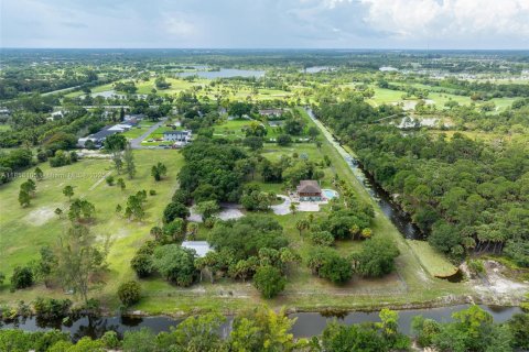 Villa ou maison à louer à West Palm Beach, Floride: 5 chambres, 252.88 m2 № 1882609 - photo 2