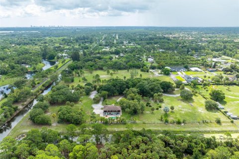 Villa ou maison à louer à West Palm Beach, Floride: 5 chambres, 252.88 m2 № 1882609 - photo 4