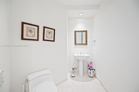Condominio en venta en Sunny Isles Beach, Florida, 2 dormitorios, 207.64 m2 № 1963634 - foto 17