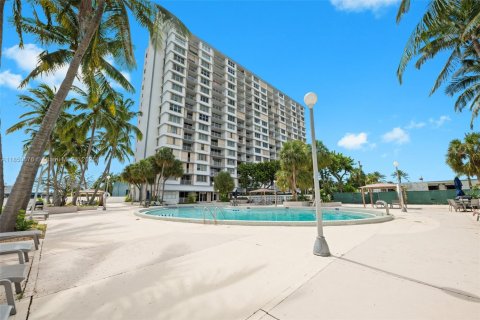 Condominio en venta en North Bay Village, Florida, 1 dormitorio, 87.33 m2 № 1854741 - foto 24