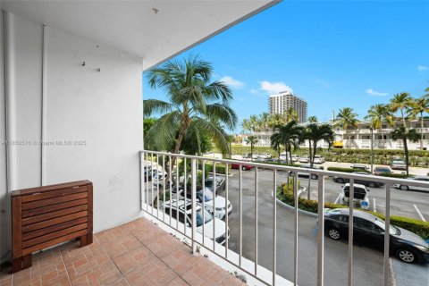 Condominio en venta en North Bay Village, Florida, 1 dormitorio, 87.33 m2 № 1854741 - foto 9
