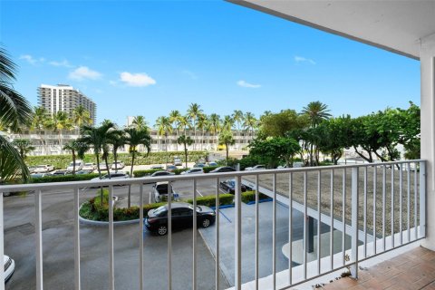 Condominio en venta en North Bay Village, Florida, 1 dormitorio, 87.33 m2 № 1854741 - foto 10
