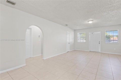 Casa en venta en Miami, Florida, 3 dormitorios, 107.3 m2 № 1480154 - foto 2