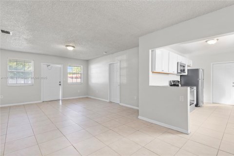 Casa en venta en Miami, Florida, 3 dormitorios, 107.3 m2 № 1480154 - foto 3