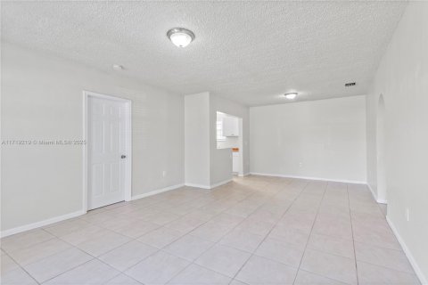 Casa en venta en Miami, Florida, 3 dormitorios, 107.3 m2 № 1480154 - foto 10