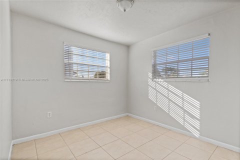 Casa en venta en Miami, Florida, 3 dormitorios, 107.3 m2 № 1480154 - foto 4