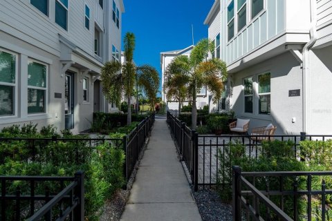 Touwnhouse à vendre à Sarasota, Floride: 3 chambres, 181.72 m2 № 2437223 - photo 8