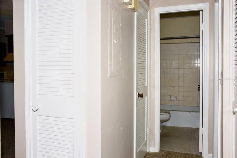 Condo in Lakeland, Florida, 2 bedrooms  № 2121095 - photo 17