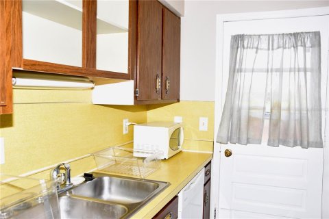 Condo in Lakeland, Florida, 2 bedrooms  № 2121095 - photo 9