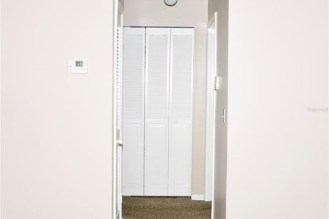 Condo in Lakeland, Florida, 2 bedrooms  № 2121095 - photo 12