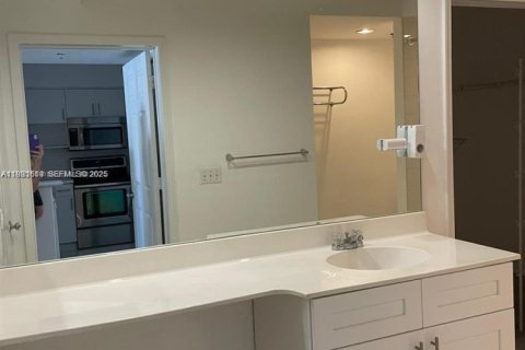 Condo in Aventura, Florida, 1 bedroom  № 2052933 - photo 15