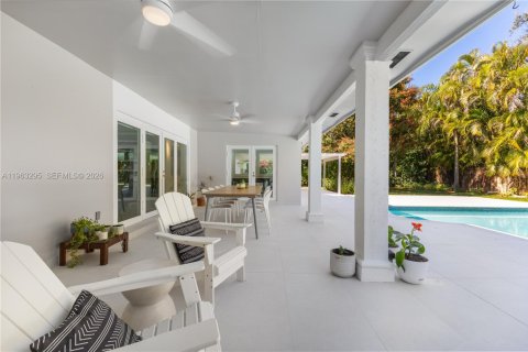 Villa ou maison à vendre à Miami, Floride: 4 chambres, 301.93 m2 № 2025580 - photo 15