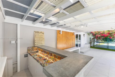 Villa ou maison à vendre à Miami, Floride: 4 chambres, 301.93 m2 № 2025580 - photo 19
