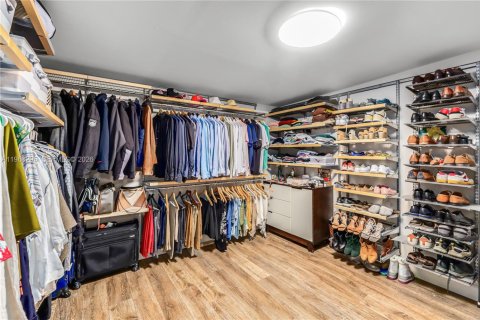 Villa ou maison à vendre à Miami, Floride: 4 chambres, 301.93 m2 № 2025580 - photo 29