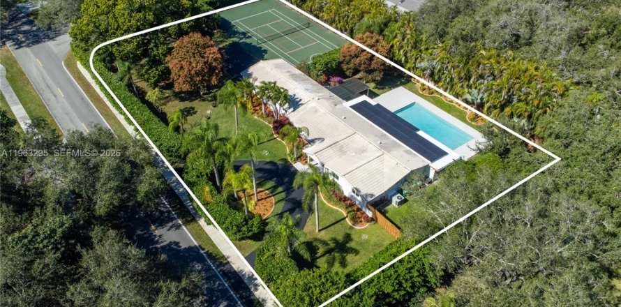 Villa ou maison à Miami, Floride 4 chambres, 301.93 m2 № 2025580