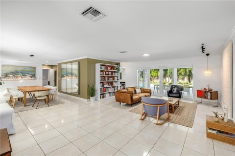 Villa ou maison à vendre à Miami, Floride: 4 chambres, 301.93 m2 № 2025580 - photo 30