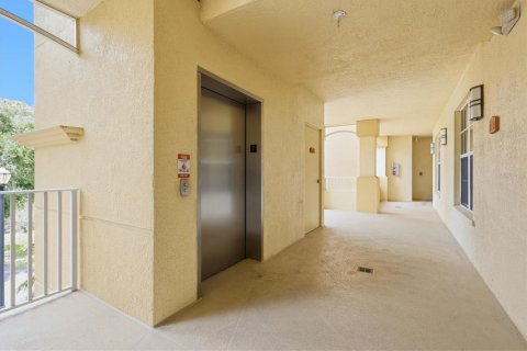 Condominio en venta en Lakewood Ranch, Florida, 3 dormitorios, 212.47 m2 № 2093156 - foto 4