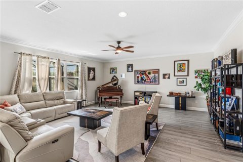 House in Davenport, Florida 6 bedrooms, 390 sq.m. № 2143791 - photo 15