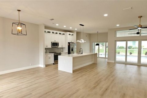 House in Port Charlotte, Florida 4 bedrooms, 205.13 sq.m. № 2131361 - photo 2