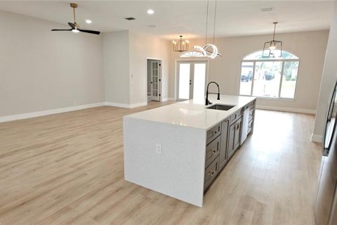 House in Port Charlotte, Florida 4 bedrooms, 205.13 sq.m. № 2131361 - photo 5
