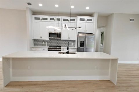 House in Port Charlotte, Florida 4 bedrooms, 205.13 sq.m. № 2131361 - photo 4