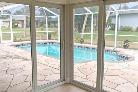 House in Port Charlotte, Florida 4 bedrooms, 205.13 sq.m. № 2131361 - photo 10
