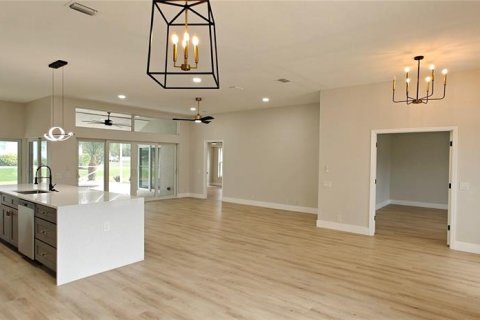 House in Port Charlotte, Florida 4 bedrooms, 205.13 sq.m. № 2131361 - photo 3
