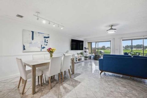 Townhouse in West Palm Beach, Florida 3 bedrooms, 167.22 sq.m. № 2390071 - photo 11