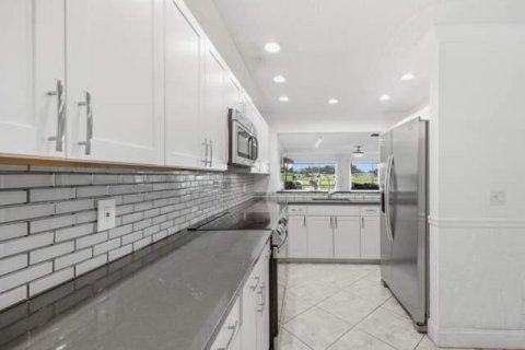 Townhouse in West Palm Beach, Florida 3 bedrooms, 167.22 sq.m. № 2390071 - photo 8