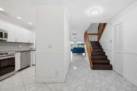 Townhouse in West Palm Beach, Florida 3 bedrooms, 167.22 sq.m. № 2390071 - photo 6