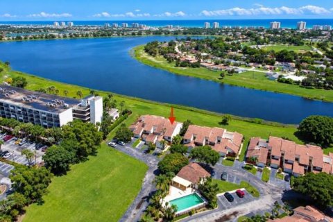 Townhouse in West Palm Beach, Florida 3 bedrooms, 167.22 sq.m. № 2390071 - photo 30
