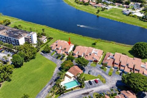 Townhouse in West Palm Beach, Florida 3 bedrooms, 167.22 sq.m. № 2390071 - photo 28