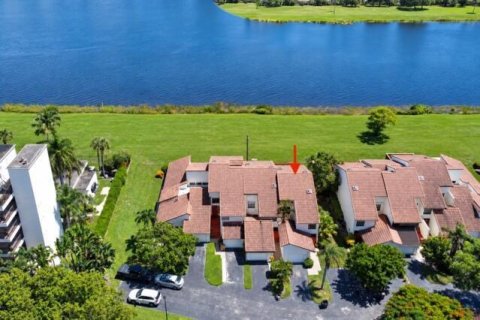 Townhouse in West Palm Beach, Florida 3 bedrooms, 167.22 sq.m. № 2390071 - photo 27