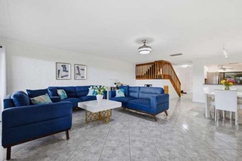 Townhouse in West Palm Beach, Florida 3 bedrooms, 167.22 sq.m. № 2390071 - photo 12
