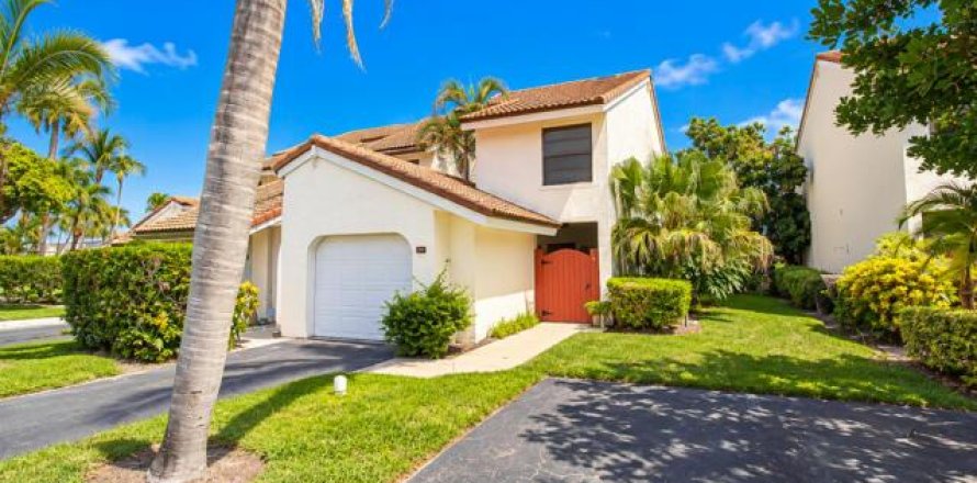 Townhouse in West Palm Beach, Florida 3 bedrooms, 167.22 sq.m. № 2390071