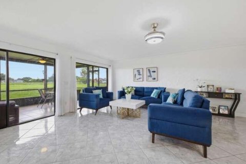 Townhouse in West Palm Beach, Florida 3 bedrooms, 167.22 sq.m. № 2390071 - photo 14