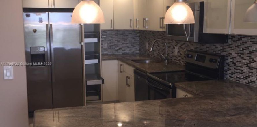 Condo à North Miami, Floride, 2 chambres № 1861802