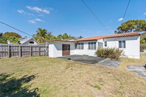 House in South Miami, Florida 2 bedrooms, 86.96 sq.m. № 2032930 - photo 24