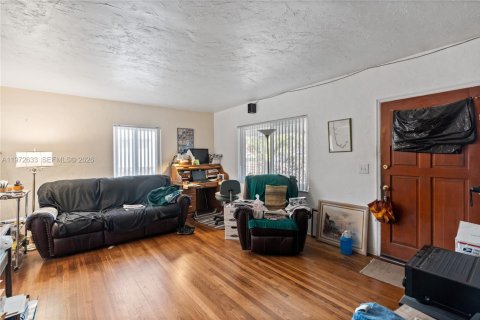 House in South Miami, Florida 2 bedrooms, 86.96 sq.m. № 2032930 - photo 28