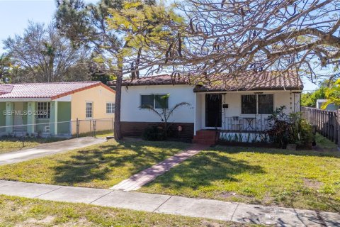 House in South Miami, Florida 2 bedrooms, 86.96 sq.m. № 2032930