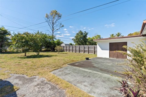 House in South Miami, Florida 2 bedrooms, 86.96 sq.m. № 2032930 - photo 22