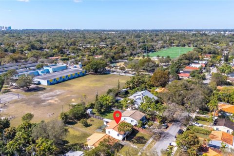 House in South Miami, Florida 2 bedrooms, 86.96 sq.m. № 2032930 - photo 14