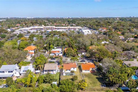 House in South Miami, Florida 2 bedrooms, 86.96 sq.m. № 2032930 - photo 11